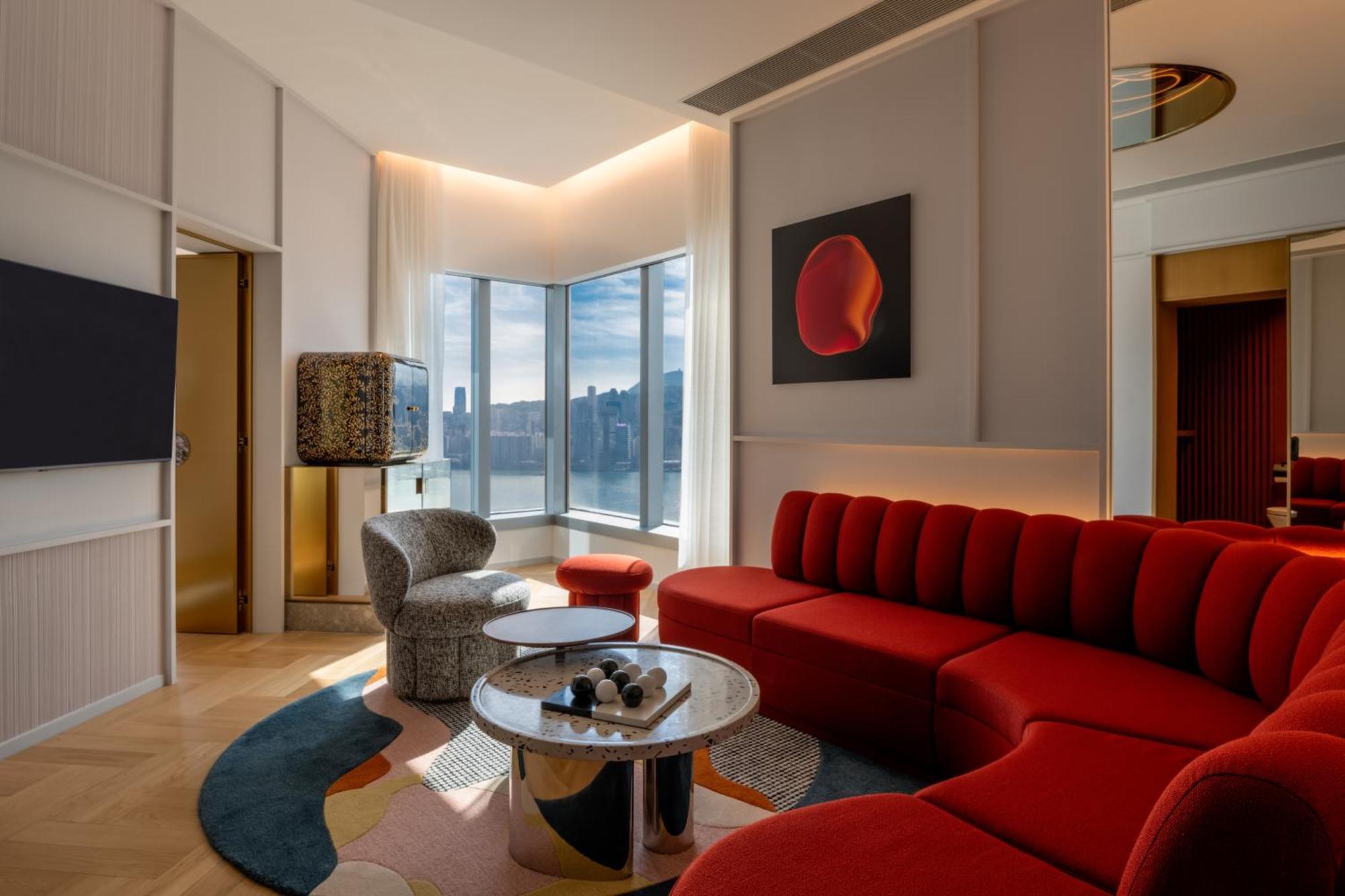 Harbor King Suite