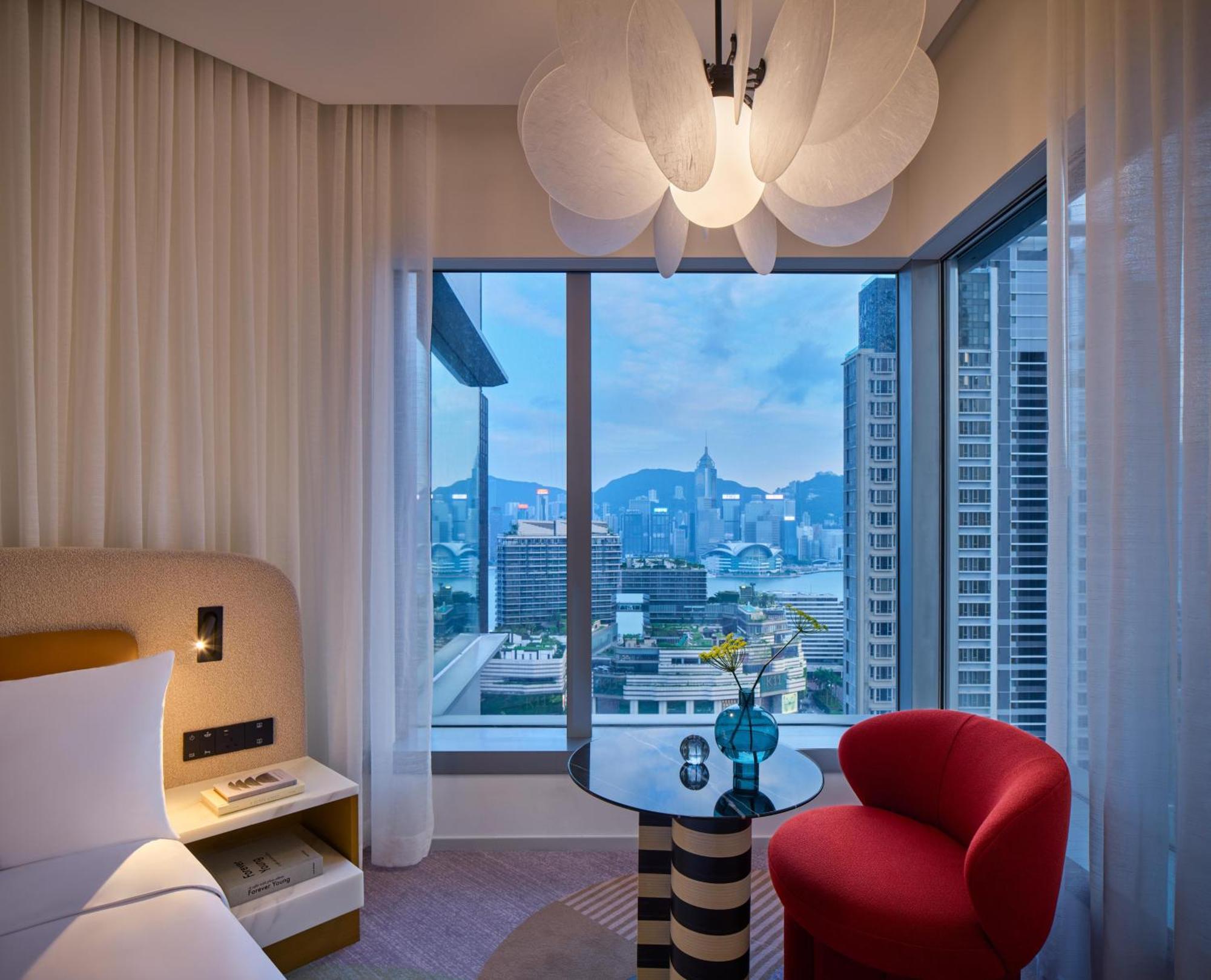 Signature Skyline King Room